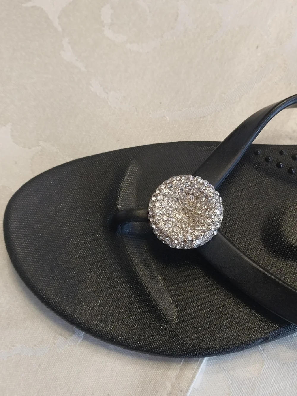 Oka-B NWOT Women's Rhinestone Jewel Flip Flop Sandals Size 10 Black Arch Support